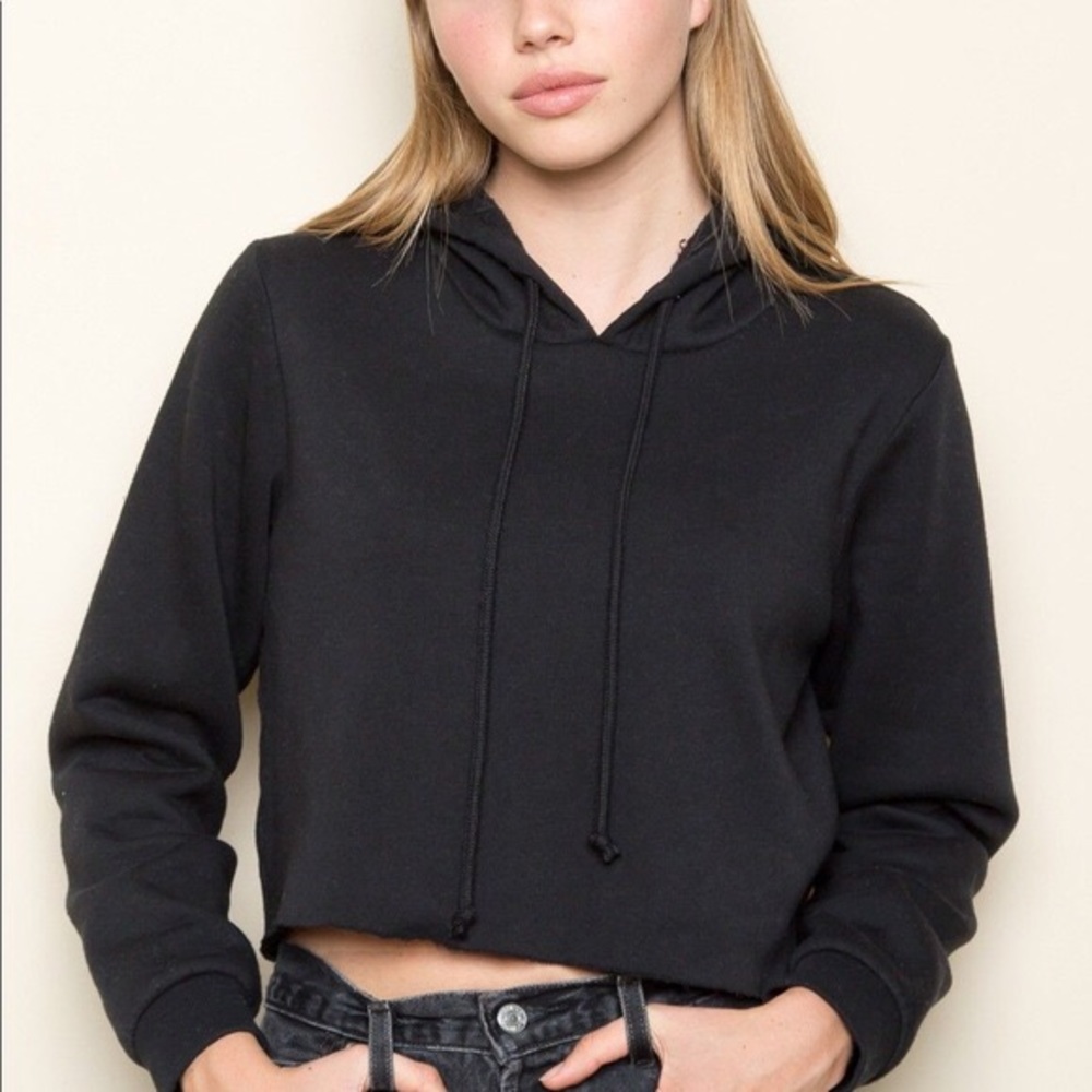BRANDY MELVILLE || cropped black hoodie